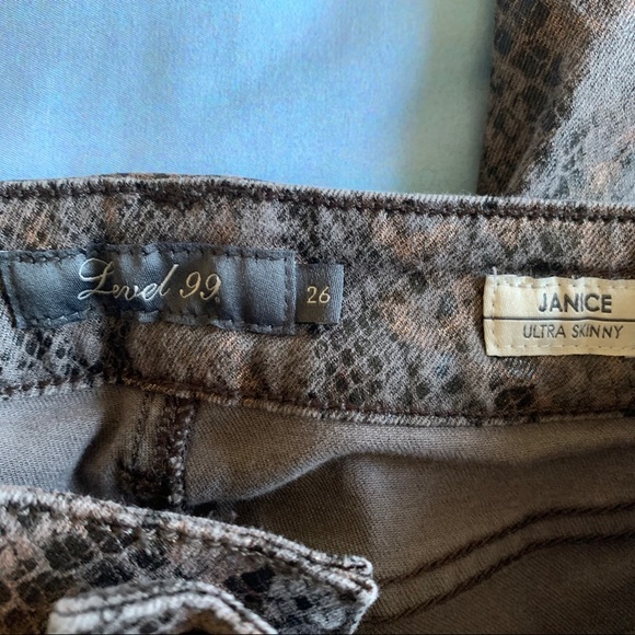 Level 99 Janice Ultra Skinny Snake Print Jeans - Picture 7 of 7